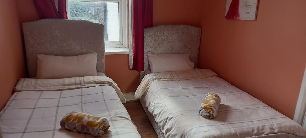 Three Bedroom House Lancaster Road Londres Exterior foto